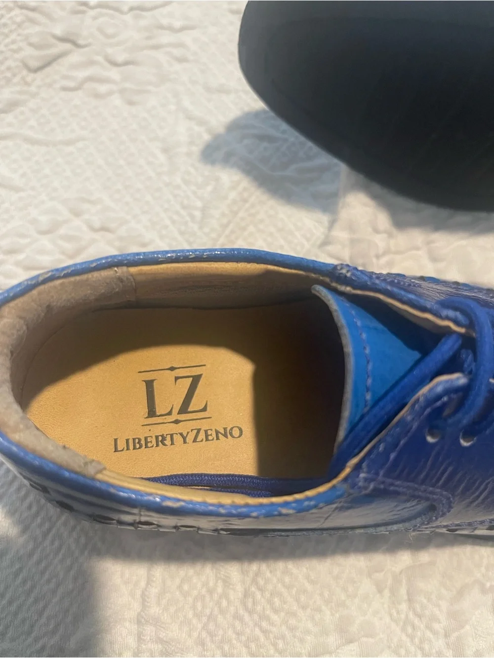 Kids Boys Blue Leather Lace-Up Dress Shoes 11 Rubber soles and heels.